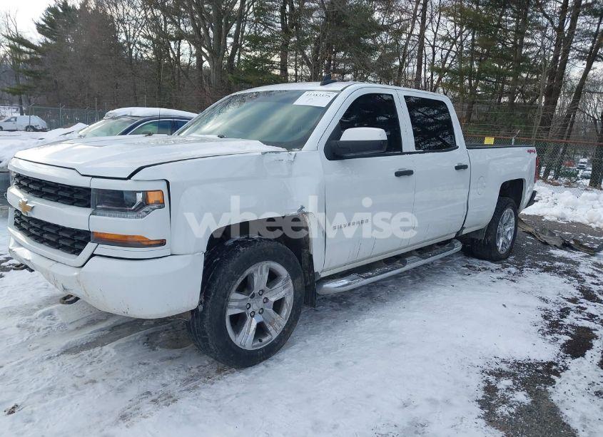 Photo 2 of 2018 Chevrolet Silverado 1500 CUSTOM (VIN 3GCUKPEC2JG513304)