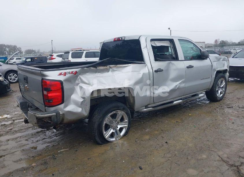 Photo 4 of 2018 Chevrolet Silverado 1500 CUSTOM (VIN 3GCUKPEC6JG158864)