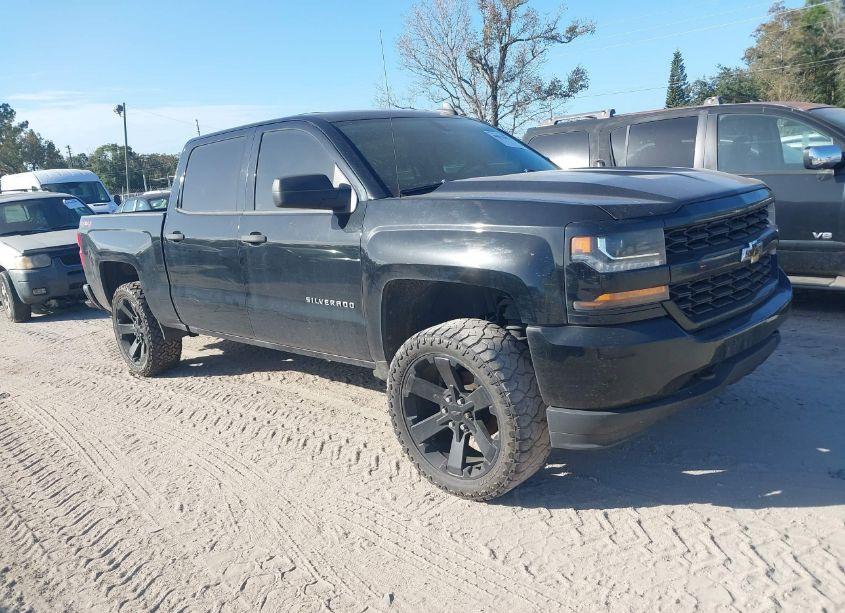 2018 Chevrolet Silverado 1500 CUSTOM (VIN 3GCUKPECXJG304344) main photo