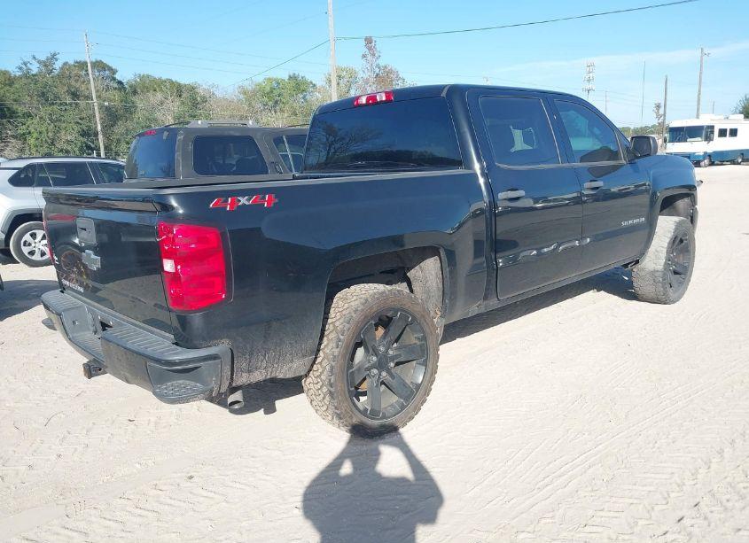 Photo 4 of 2018 Chevrolet Silverado 1500 CUSTOM (VIN 3GCUKPECXJG304344)