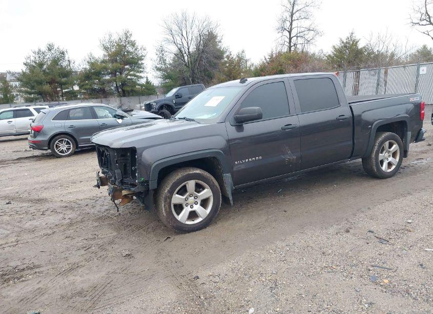Photo 2 of 2014 Chevrolet Silverado 1500 2LT (VIN 3GCUKREC0EG164712)