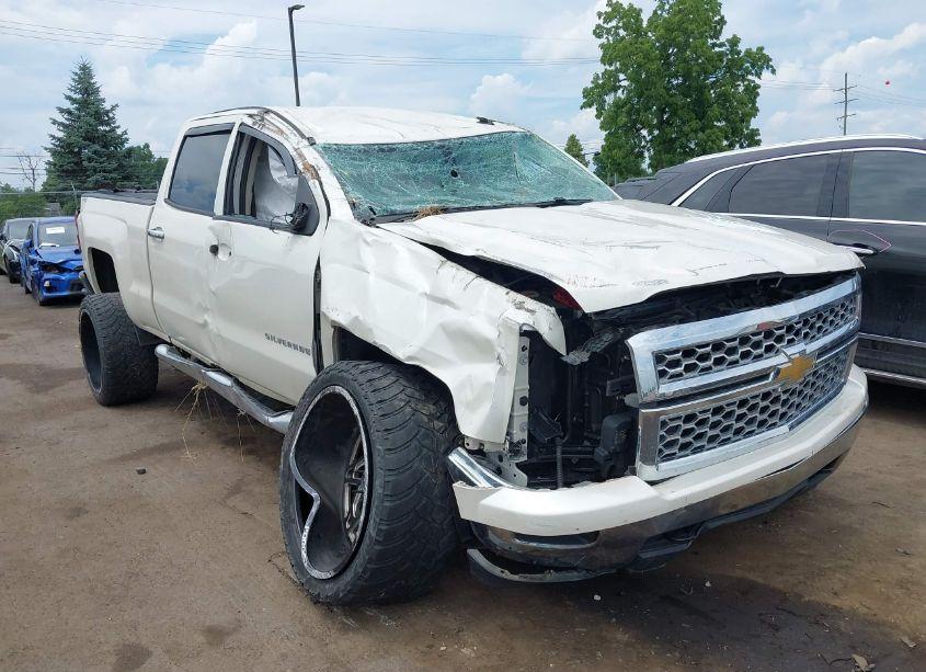 2014 Chevrolet Silverado 1500 1LT (VIN 3GCUKREC0EG401182) main photo