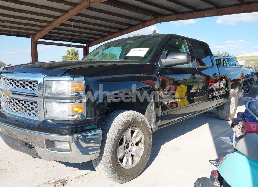 Photo 2 of 2015 Chevrolet Silverado 1500 1LT (VIN 3GCUKREC0FG116998)
