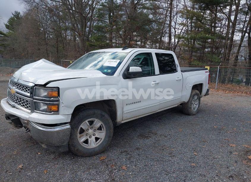 Photo 2 of 2015 Chevrolet Silverado 1500 1LT (VIN 3GCUKREC0FG117150)