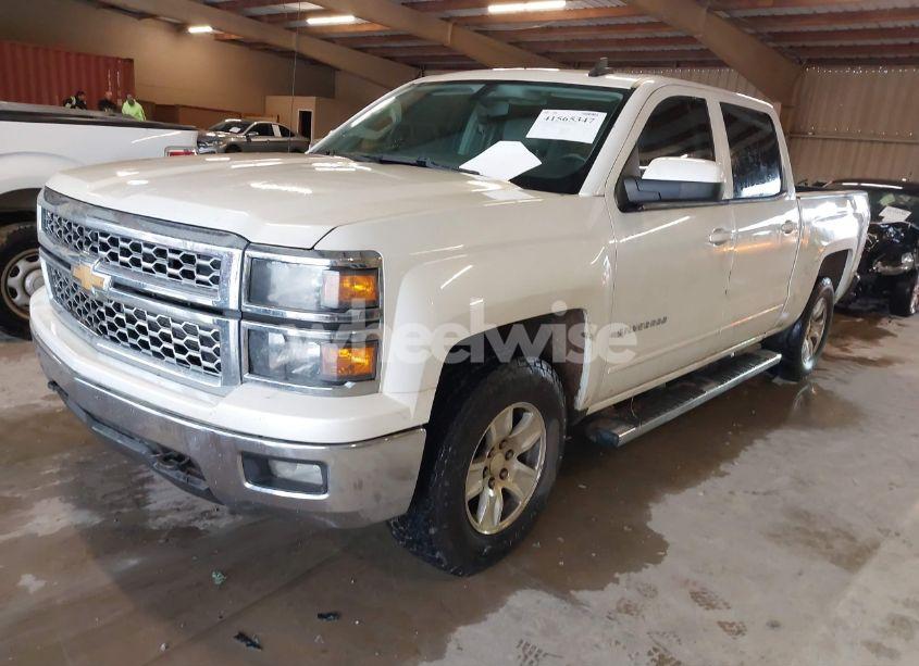 Photo 2 of 2015 Chevrolet Silverado 1500 1LT (VIN 3GCUKREC0FG209293)