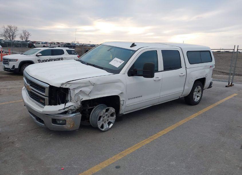 Photo 2 of 2015 Chevrolet Silverado 1500 2LT (VIN 3GCUKREC0FG267016)
