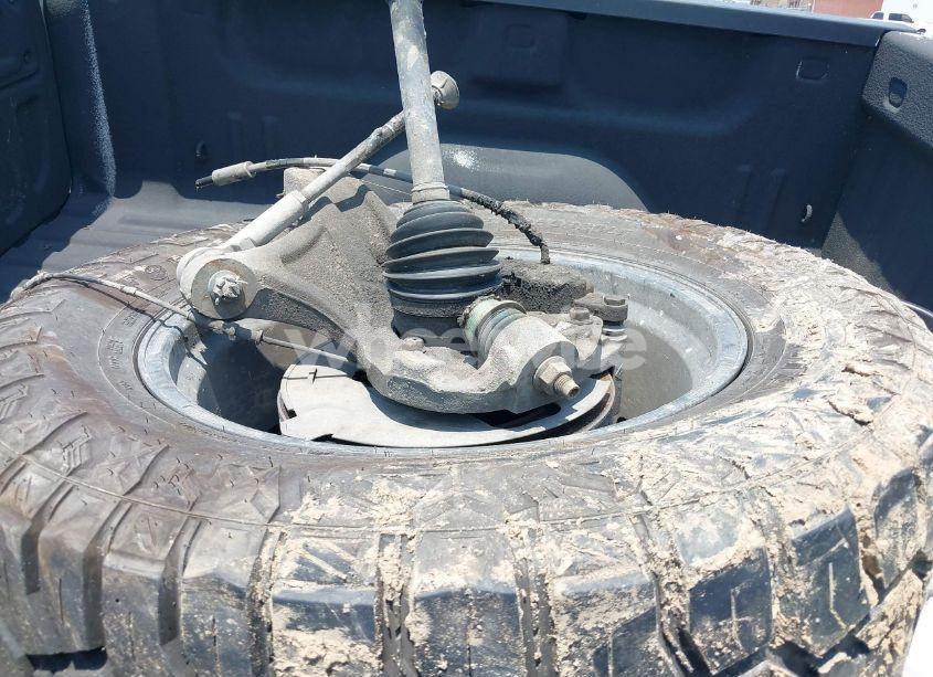 Photo 12 of 2015 Chevrolet Silverado 1500 2LT (VIN 3GCUKREC0FG303156)