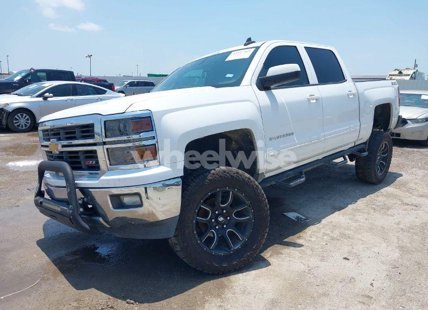 Photo 2 of 2015 Chevrolet Silverado 1500 2LT (VIN 3GCUKREC0FG303156)