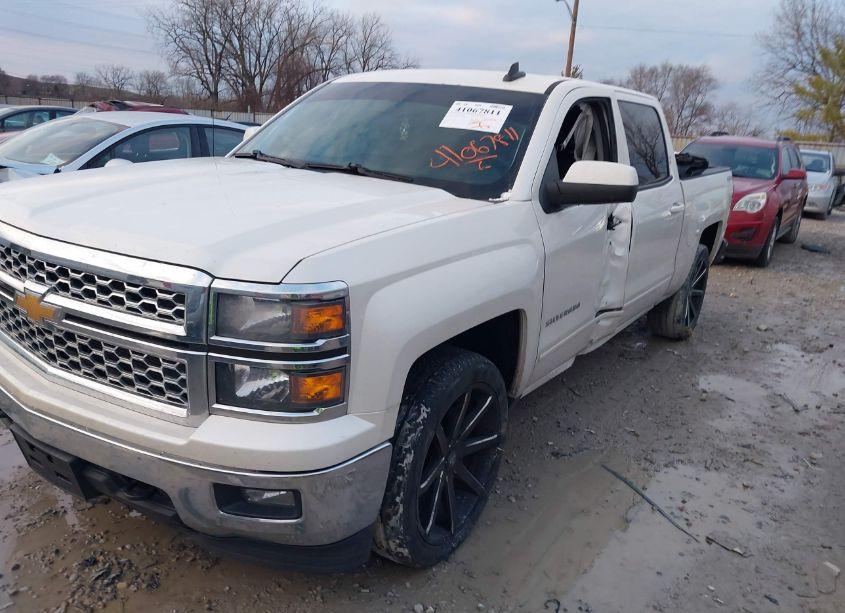 Photo 2 of 2015 Chevrolet Silverado 1500 1LT (VIN 3GCUKREC0FG363826)