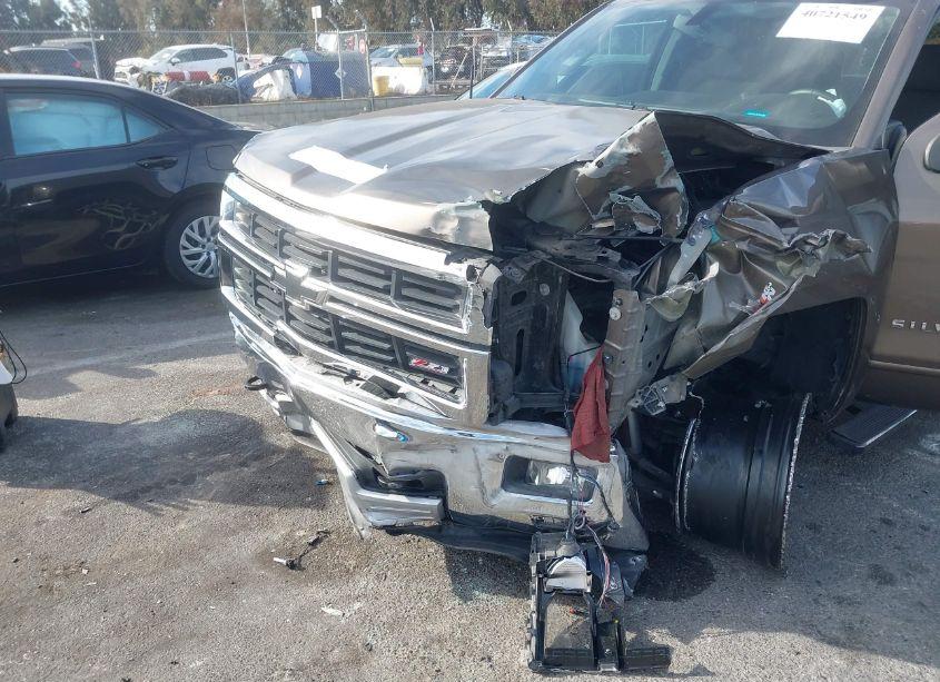 Photo 6 of 2015 Chevrolet Silverado 1500 2LT (VIN 3GCUKREC0FG404049)