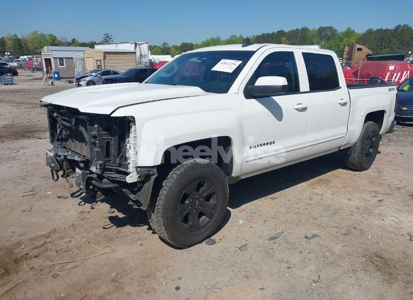 Photo 2 of 2016 Chevrolet Silverado 1500 2LT (VIN 3GCUKREC0GG103461)