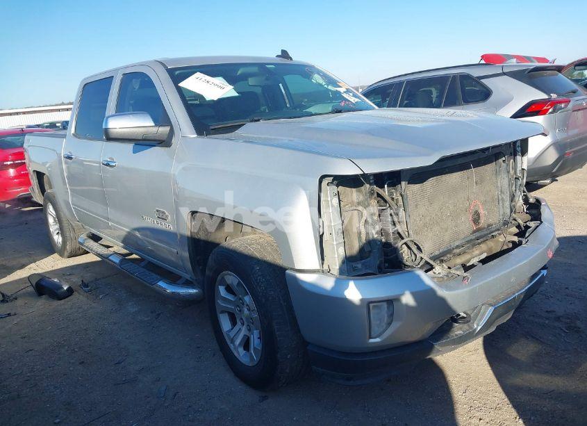 2016 Chevrolet Silverado 1500 2LT (VIN 3GCUKREC0GG111639) main photo