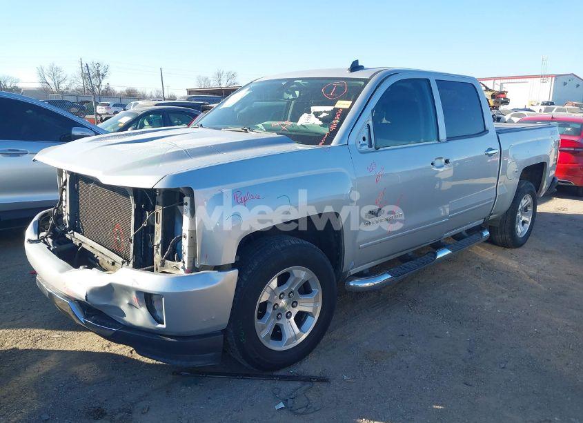 Photo 2 of 2016 Chevrolet Silverado 1500 2LT (VIN 3GCUKREC0GG111639)