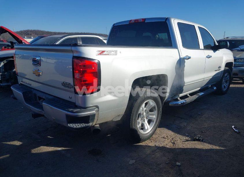 Photo 4 of 2016 Chevrolet Silverado 1500 2LT (VIN 3GCUKREC0GG111639)