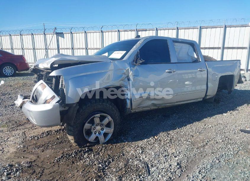 Photo 2 of 2016 Chevrolet Silverado 1500 2LT (VIN 3GCUKREC0GG131034)