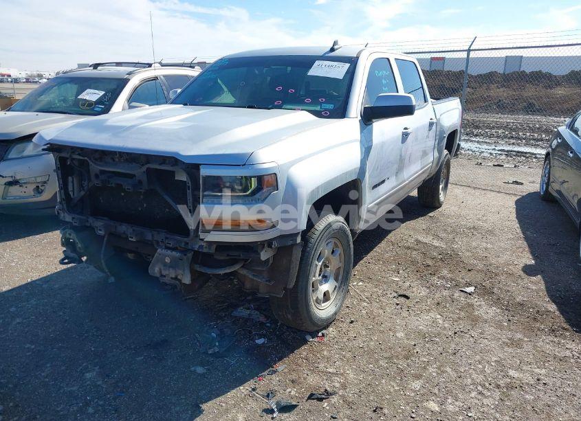 Photo 2 of 2016 Chevrolet Silverado 1500 2LT (VIN 3GCUKREC0GG150134)