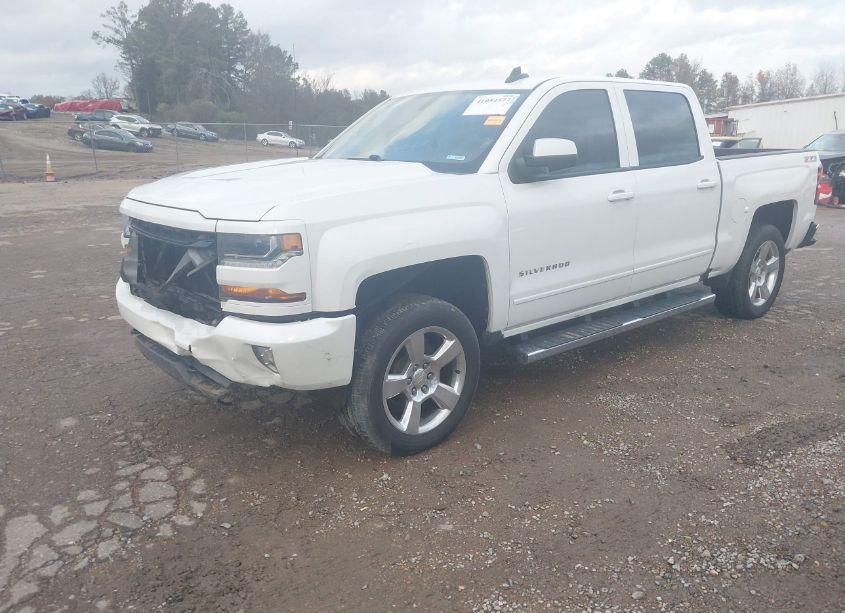 Photo 2 of 2016 Chevrolet Silverado 1500 2LT (VIN 3GCUKREC0GG177849)