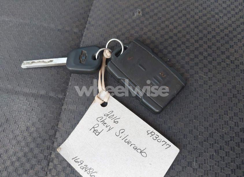 Photo 11 of 2016 Chevrolet Silverado 1500 2LT (VIN 3GCUKREC0GG275201)