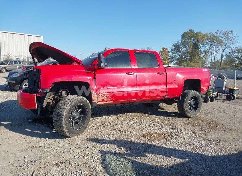 Photo 2 of 2016 Chevrolet Silverado 1500 2LT (VIN 3GCUKREC0GG275201)