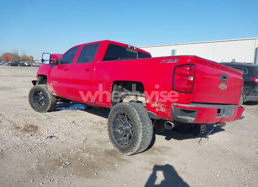 Photo 3 of 2016 Chevrolet Silverado 1500 2LT (VIN 3GCUKREC0GG275201)