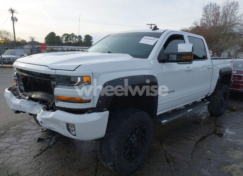 Photo 2 of 2016 Chevrolet Silverado 1500 2LT (VIN 3GCUKREC0GG312117)