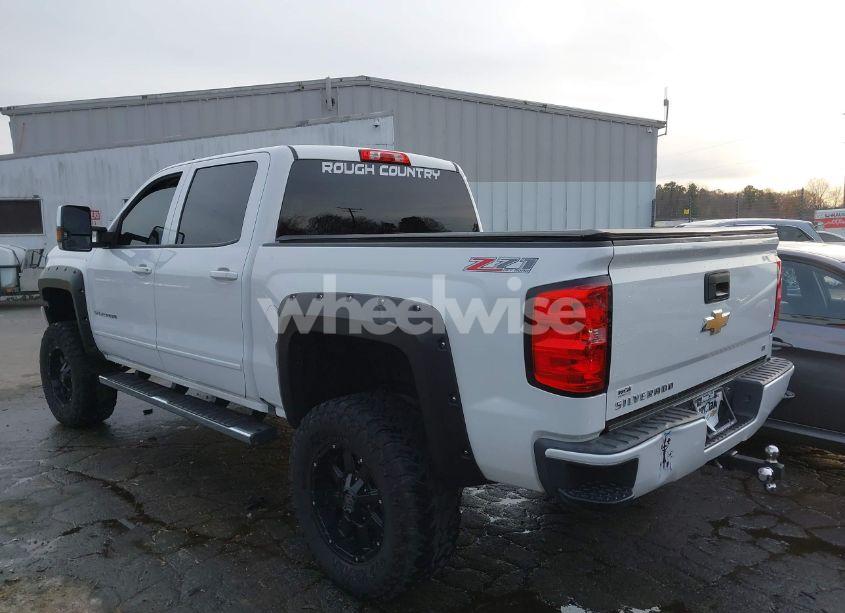 Photo 3 of 2016 Chevrolet Silverado 1500 2LT (VIN 3GCUKREC0GG312117)