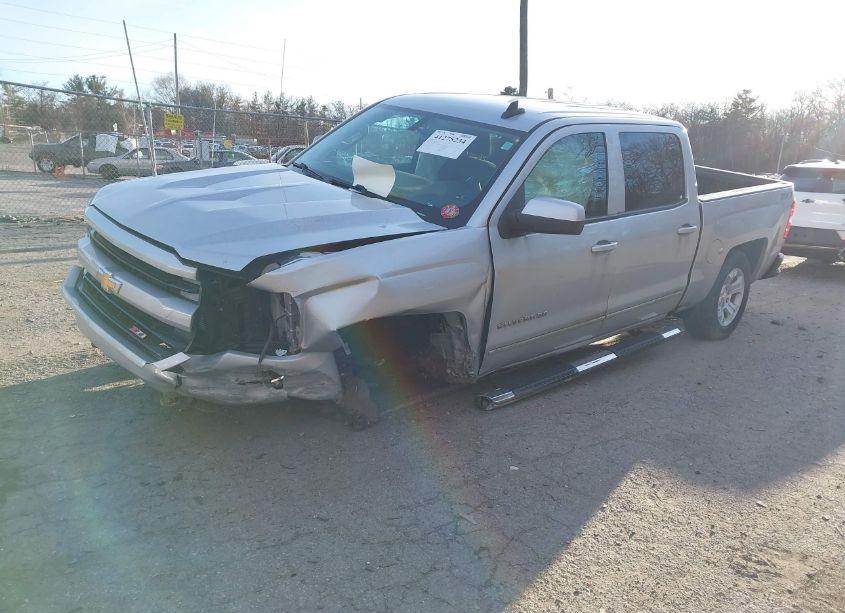 Photo 2 of 2016 Chevrolet Silverado 1500 2LT (VIN 3GCUKREC0GG380059)
