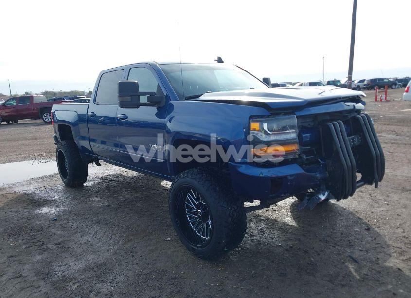 2017 Chevrolet Silverado 1500 2LT (VIN 3GCUKREC0HG107060) main photo