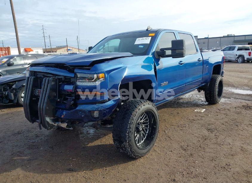 Photo 2 of 2017 Chevrolet Silverado 1500 2LT (VIN 3GCUKREC0HG107060)