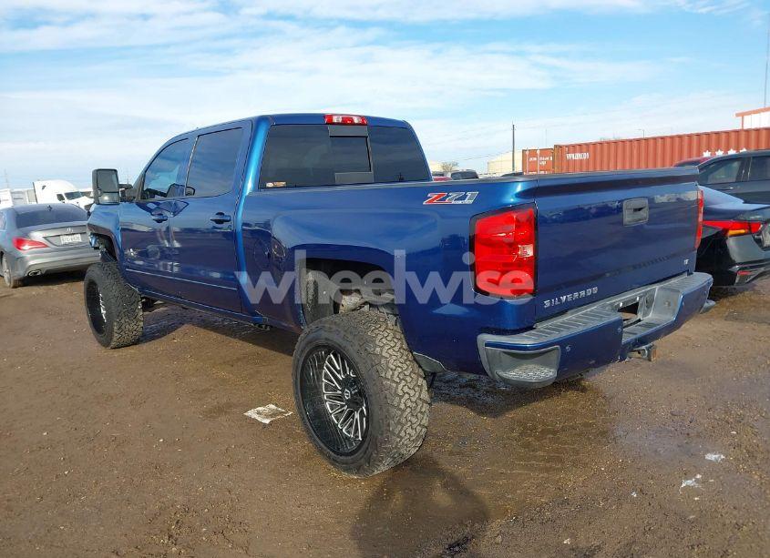 Photo 3 of 2017 Chevrolet Silverado 1500 2LT (VIN 3GCUKREC0HG107060)