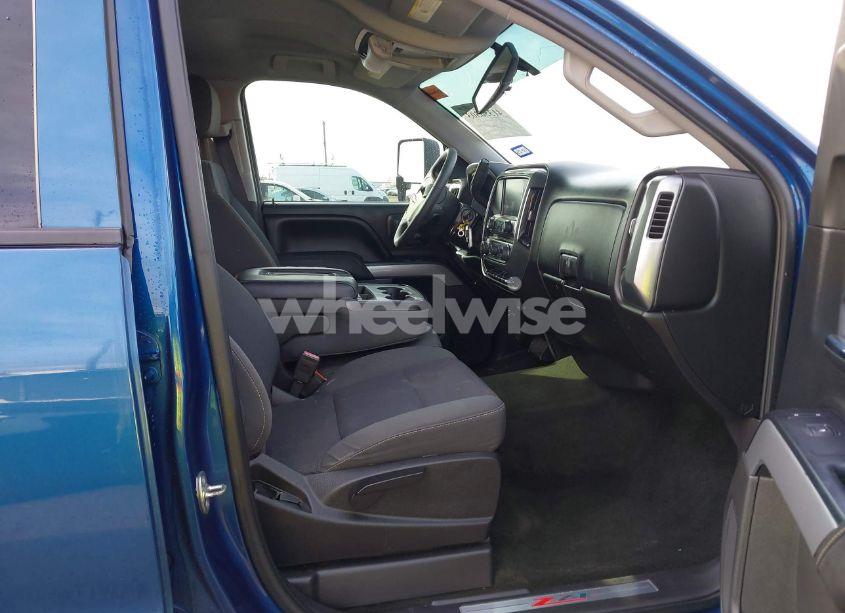 Photo 5 of 2017 Chevrolet Silverado 1500 2LT (VIN 3GCUKREC0HG107060)