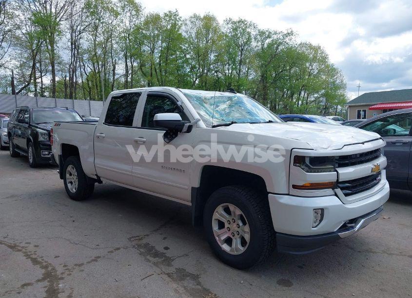 2017 Chevrolet Silverado 1500 2LT (VIN 3GCUKREC0HG146568) main photo