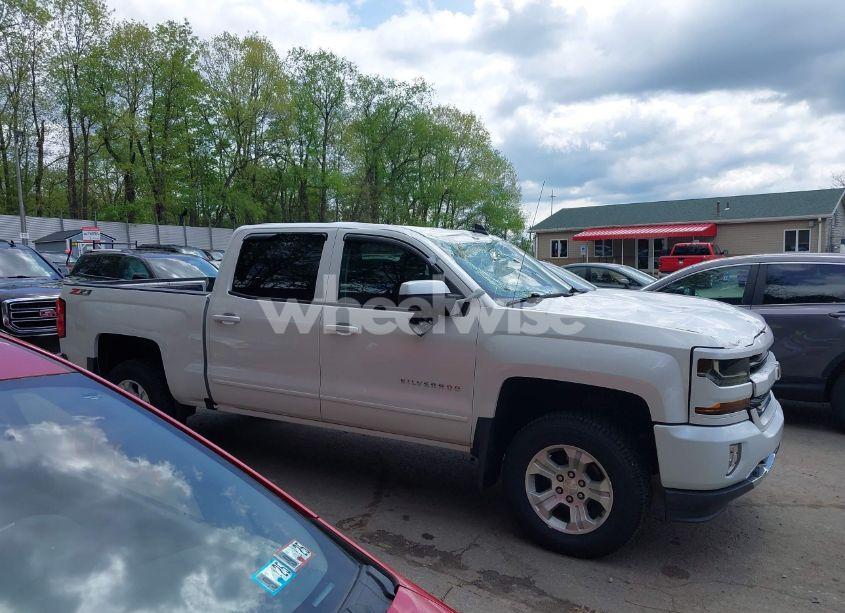 Photo 14 of 2017 Chevrolet Silverado 1500 2LT (VIN 3GCUKREC0HG146568)