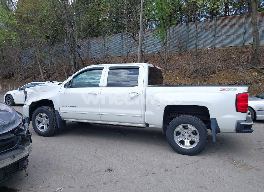 Photo 15 of 2017 Chevrolet Silverado 1500 2LT (VIN 3GCUKREC0HG146568)