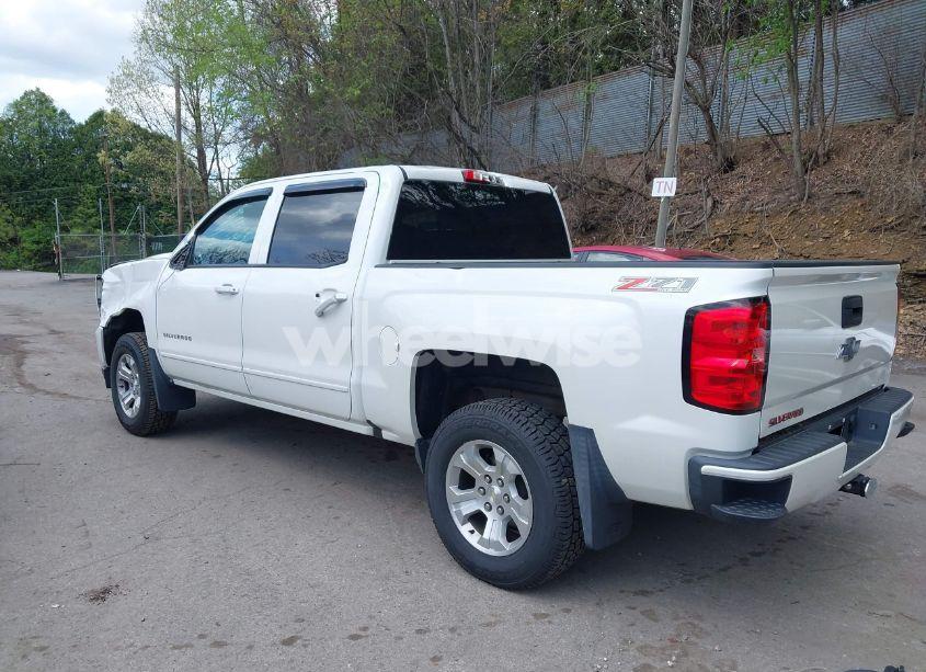 Photo 3 of 2017 Chevrolet Silverado 1500 2LT (VIN 3GCUKREC0HG146568)