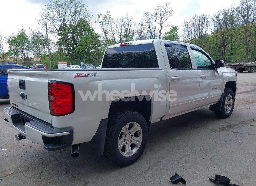 Photo 4 of 2017 Chevrolet Silverado 1500 2LT (VIN 3GCUKREC0HG146568)