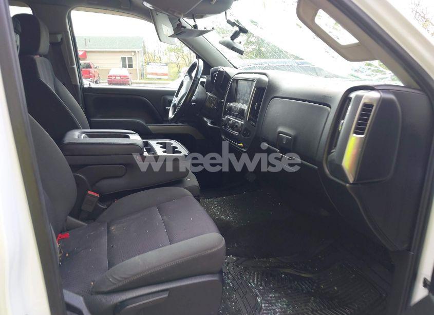 Photo 5 of 2017 Chevrolet Silverado 1500 2LT (VIN 3GCUKREC0HG146568)