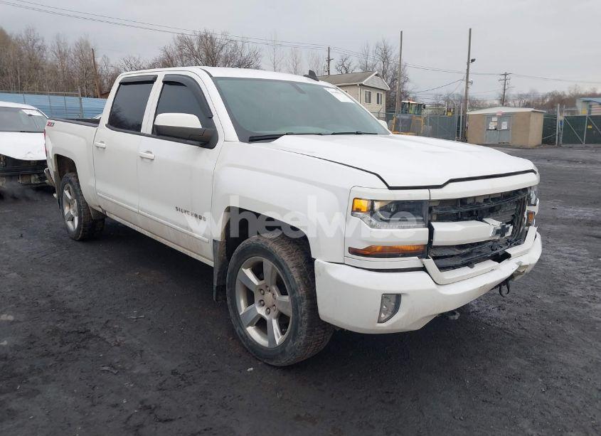 2017 Chevrolet Silverado 1500 2LT (VIN 3GCUKREC0HG167744) main photo