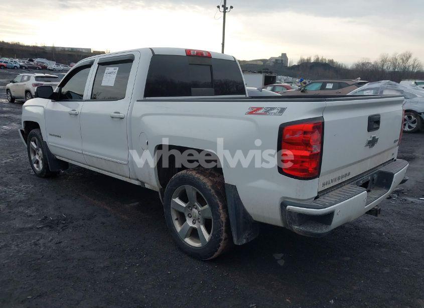 Photo 3 of 2017 Chevrolet Silverado 1500 2LT (VIN 3GCUKREC0HG167744)