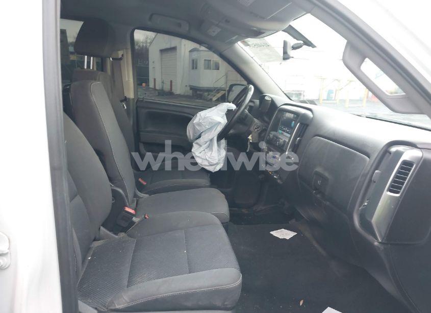 Photo 5 of 2017 Chevrolet Silverado 1500 2LT (VIN 3GCUKREC0HG167744)