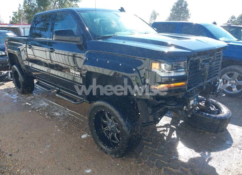 2017 Chevrolet Silverado 1500 2LT (VIN 3GCUKREC0HG210396) main photo