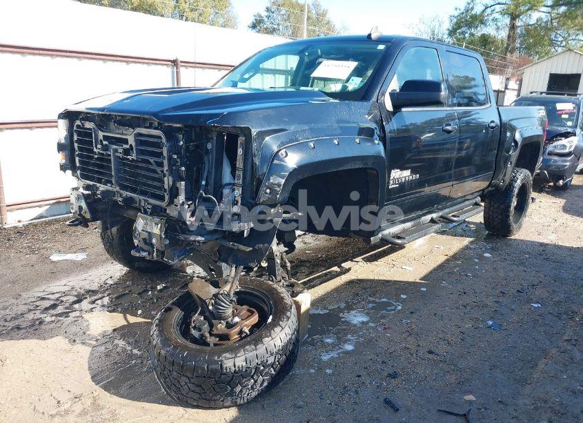 Photo 2 of 2017 Chevrolet Silverado 1500 2LT (VIN 3GCUKREC0HG210396)