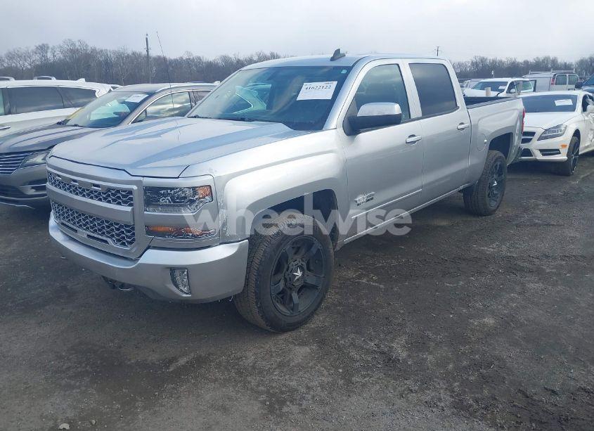 Photo 2 of 2017 Chevrolet Silverado 1500 1LT (VIN 3GCUKREC0HG295949)