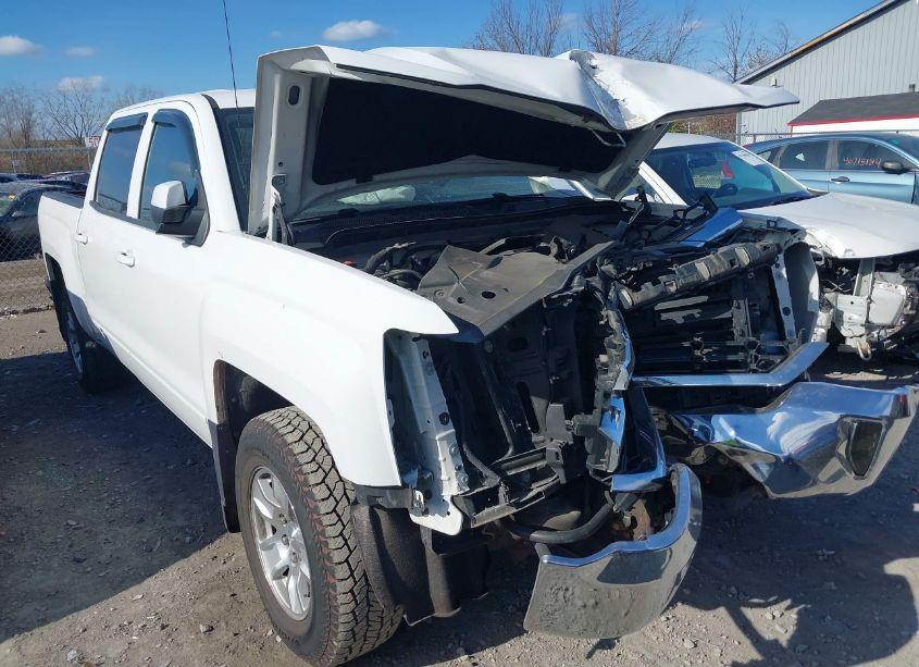 2017 Chevrolet Silverado 1500 1LT (VIN 3GCUKREC0HG352845) main photo