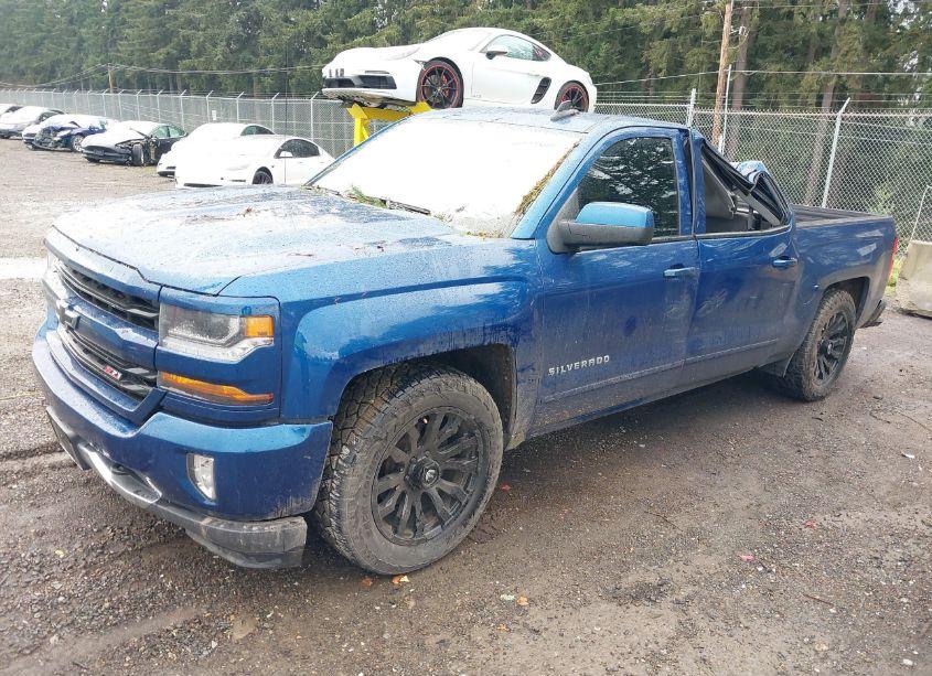 Photo 2 of 2017 Chevrolet Silverado 1500 2LT (VIN 3GCUKREC0HG393282)
