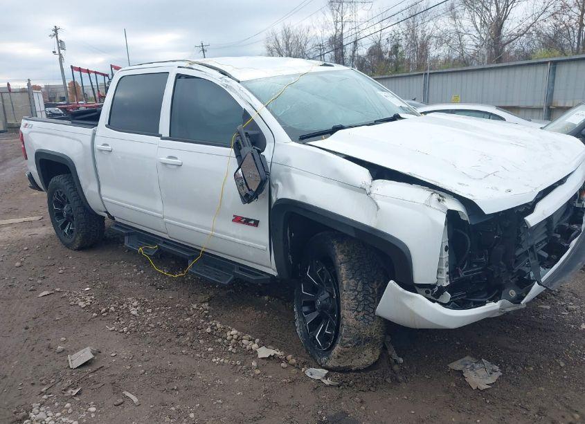 2017 Chevrolet Silverado 1500 2LT (VIN 3GCUKREC0HG475092) main photo