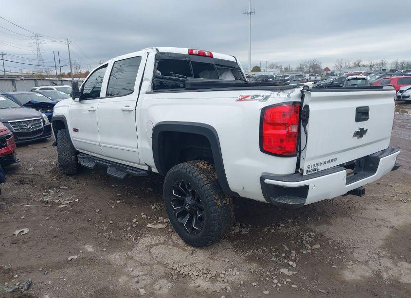 Photo 3 of 2017 Chevrolet Silverado 1500 2LT (VIN 3GCUKREC0HG475092)
