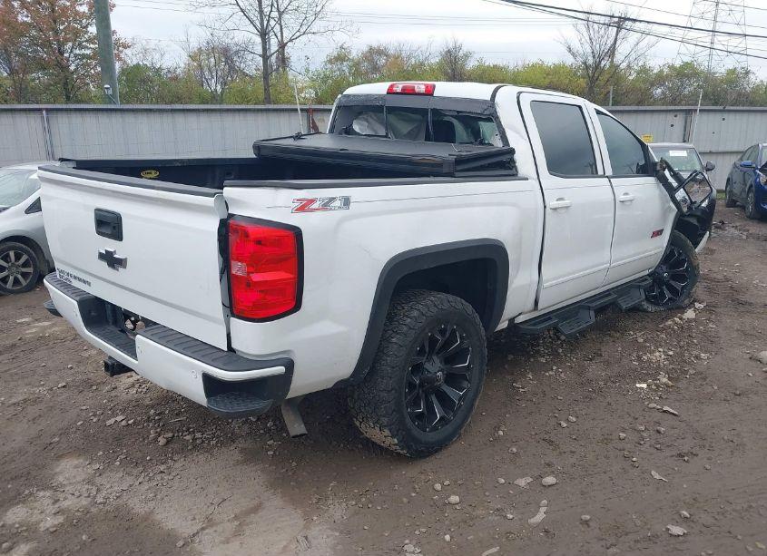 Photo 4 of 2017 Chevrolet Silverado 1500 2LT (VIN 3GCUKREC0HG475092)