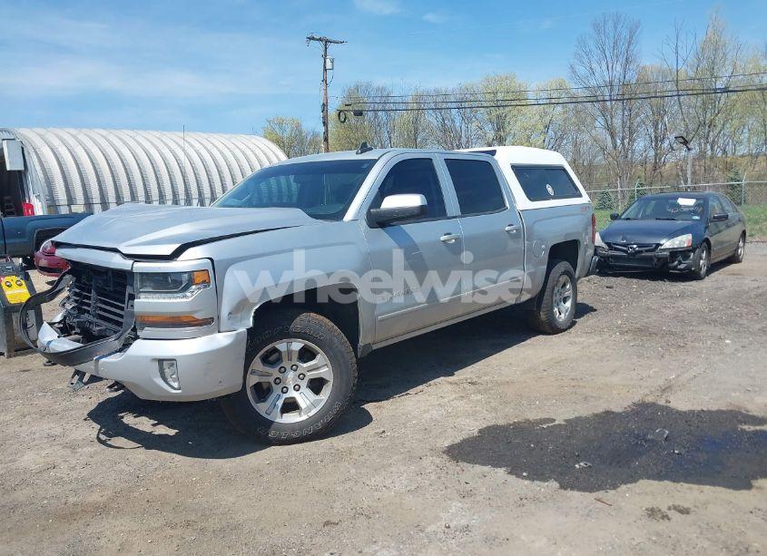 Photo 2 of 2017 Chevrolet Silverado 1500 2LT (VIN 3GCUKREC0HG508480)
