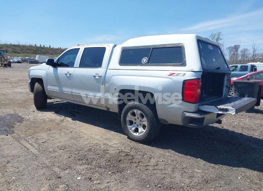 Photo 3 of 2017 Chevrolet Silverado 1500 2LT (VIN 3GCUKREC0HG508480)